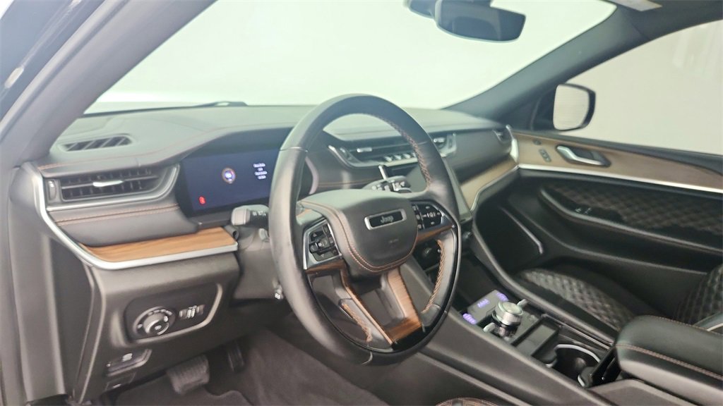 Used 2021 Jeep Grand Cherokee L Summit w/ Luxury Tech Group V image 21