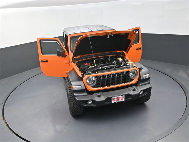 Used 2025 Jeep Wrangler Sport image 32