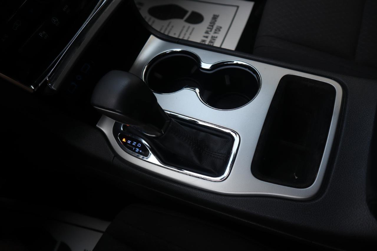 Used 2019 Jeep Grand Cherokee Laredo w/ 18" Wheel & 8.4" Radio Group image 83