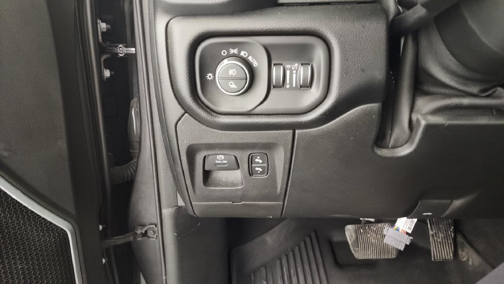 Used 2019 RAM 1500 Laramie AWD/4WD image 21