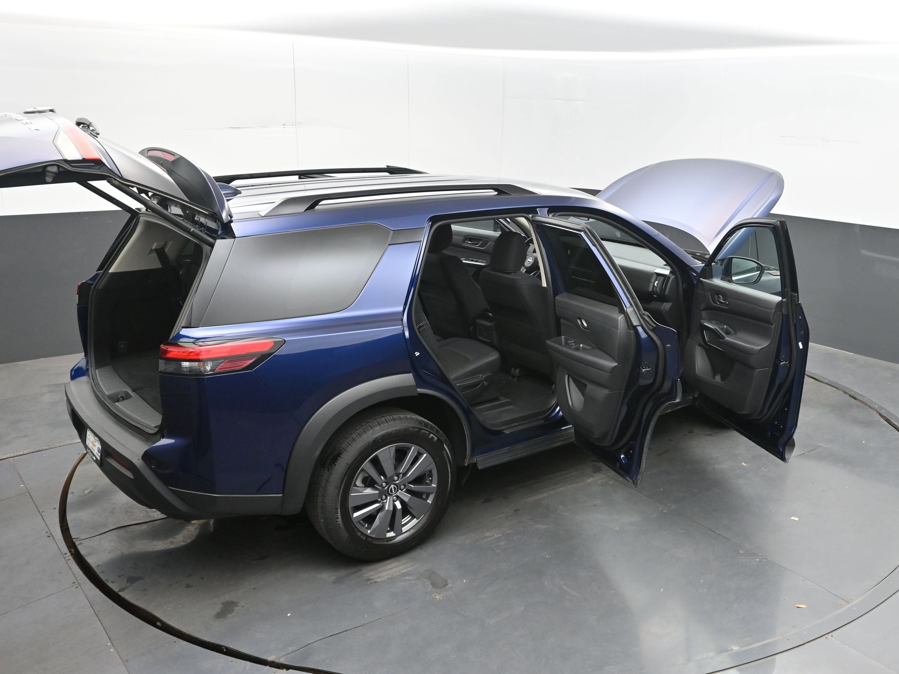 Used 2025 Nissan Pathfinder SV AWD/4WD image 42