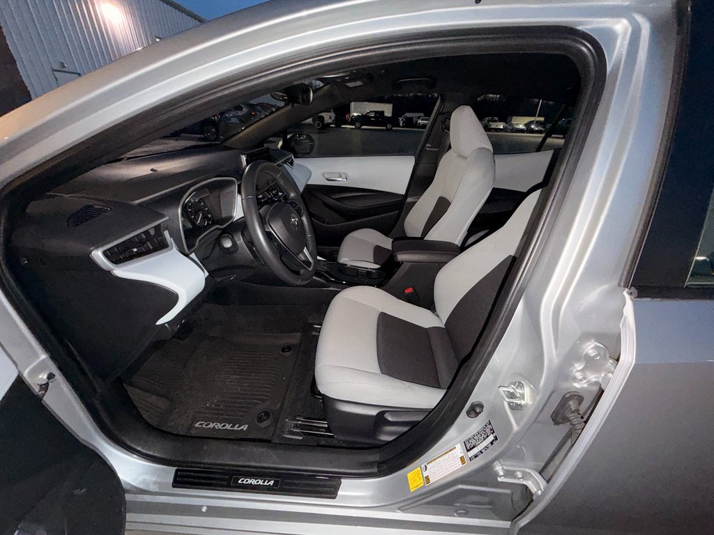 Used 2023 Toyota Corolla SE w/ SE Premium Package image 2
