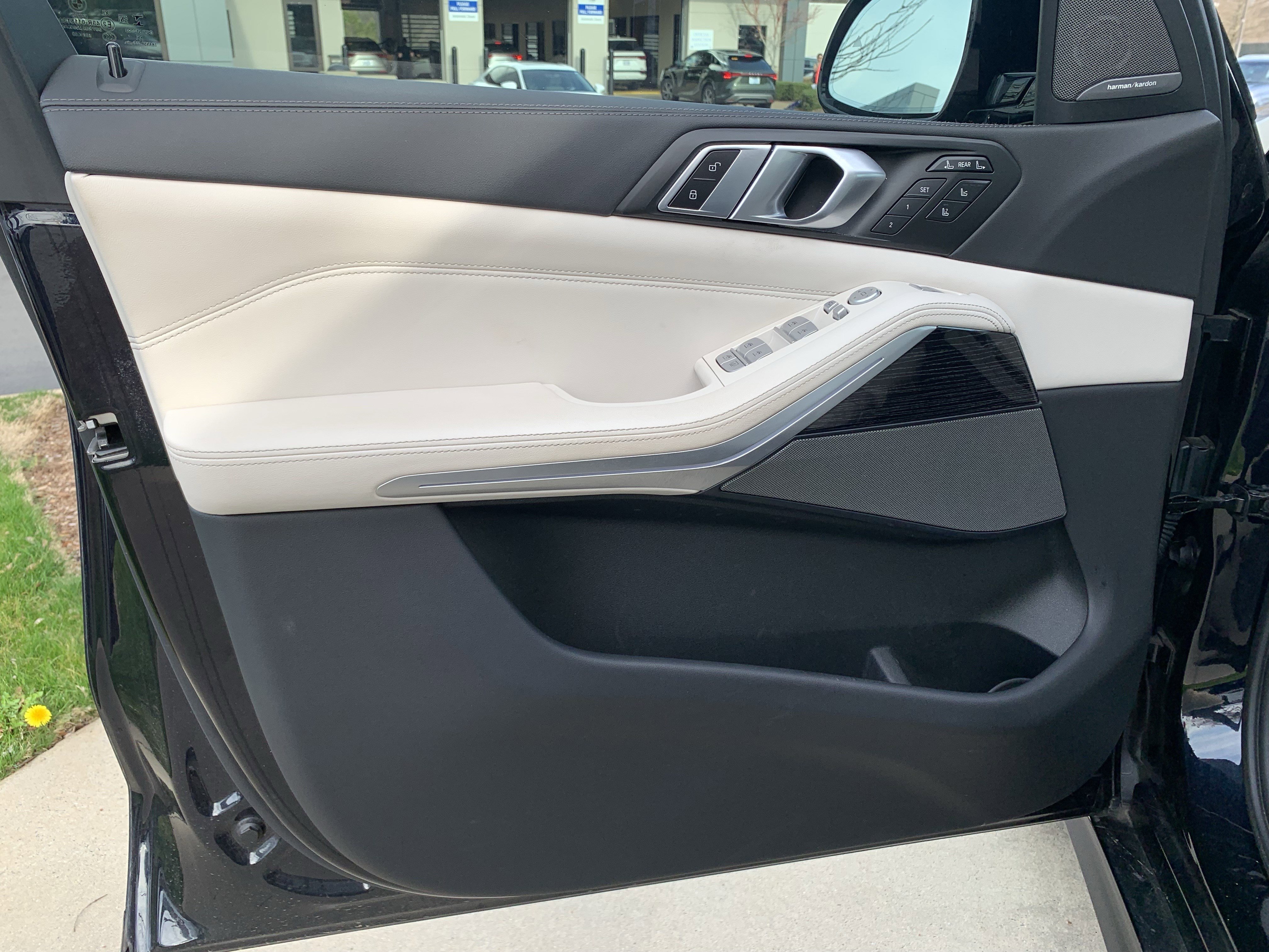 Used 2023 BMW X7 M60i w/ Executive Package image 14