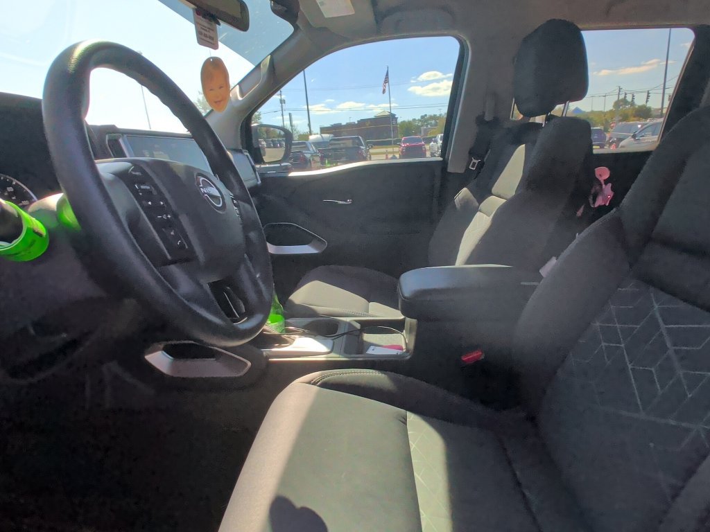 Used 2025 Nissan Frontier SV w/ Tow Package AWD/4WD image 6