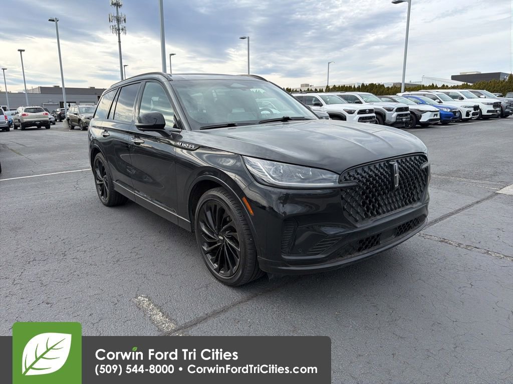 Used 2025 Lincoln Aviator Reserve w/ Equipment Group 201A image 3