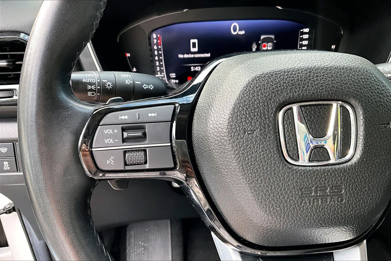 Used 2025 Honda Pilot Elite image 24