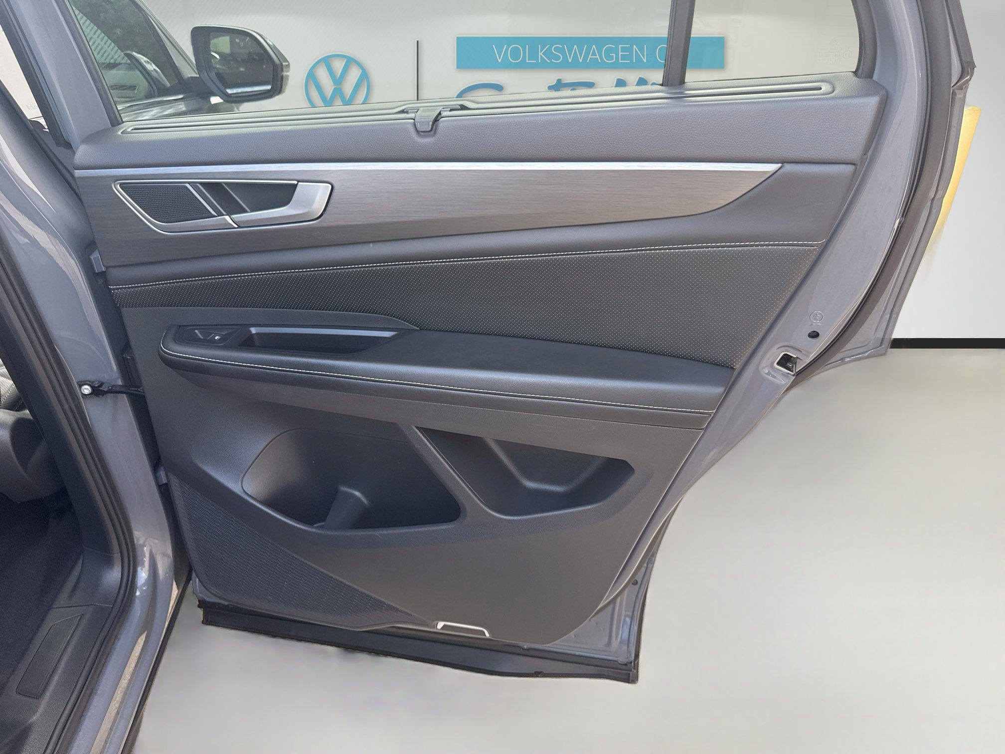 Certified 2024 Volkswagen Atlas Cross Sport SE FWD image 30