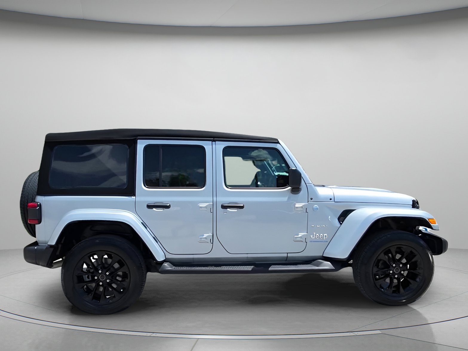 Used 2024 Jeep Wrangler Sahara w/ Technology Group image 33