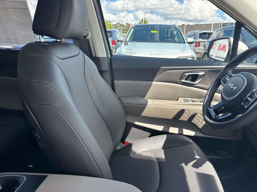 New 2026 Kia Carnival EX FWD image 14
