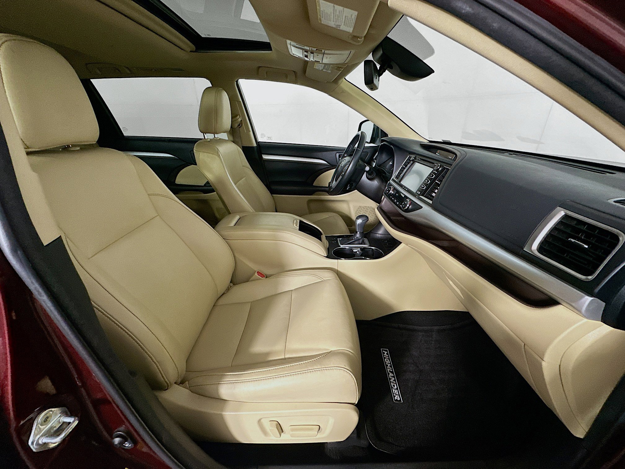 Used 2017 Toyota Highlander XLE FWD image 35