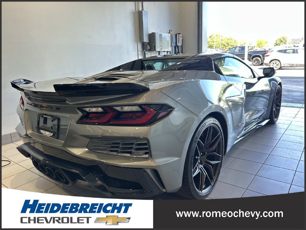 Used 2023 Chevrolet Corvette Z06 w/ Stealth Interior Trim Package RWD image 4
