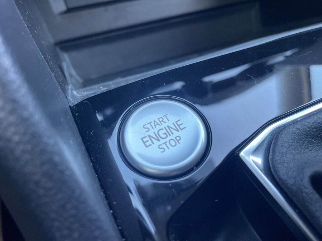 Used 2024 Volkswagen Taos SE image 33