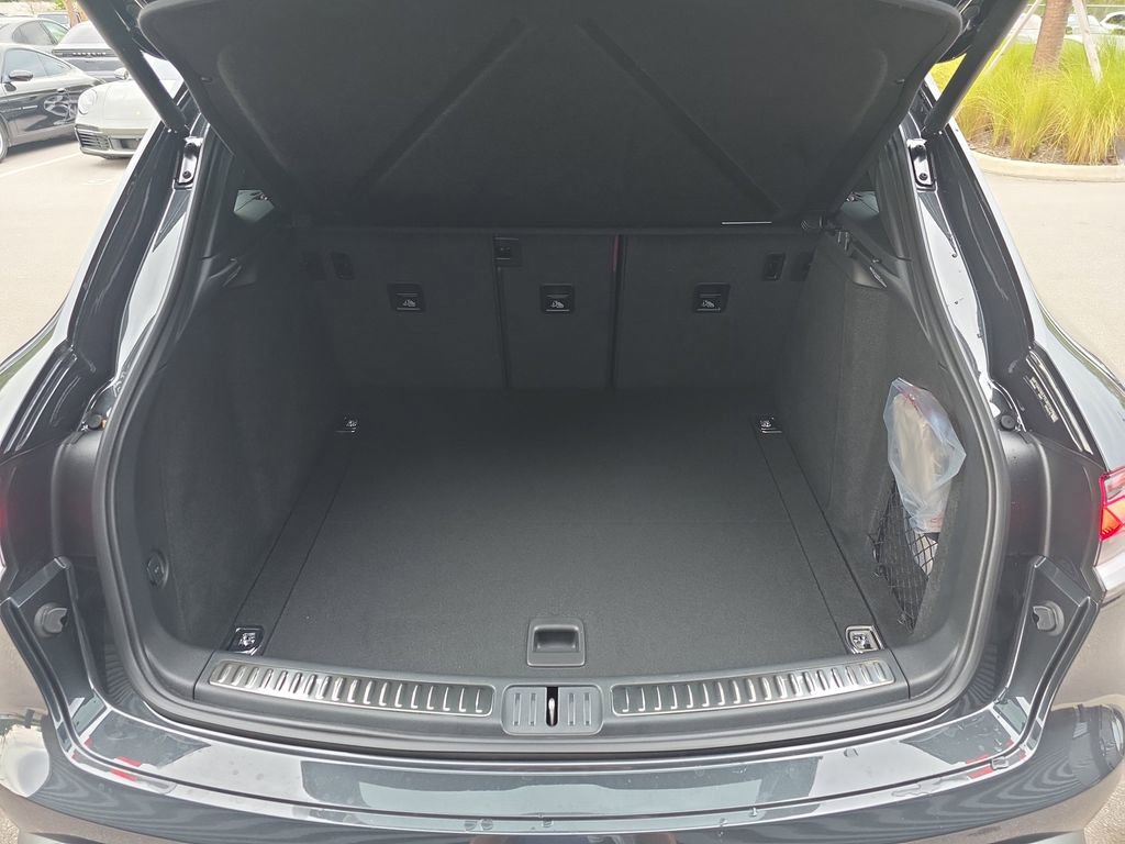 New 2026 Porsche Macan image 17