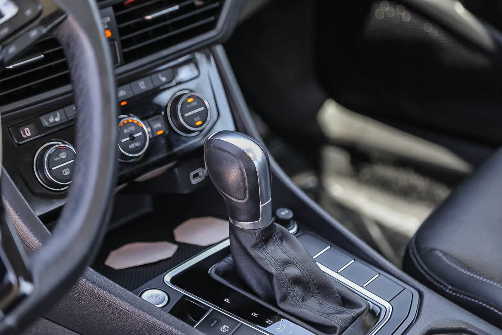 Used 2019 Volkswagen Jetta SEL Premium FWD image 19