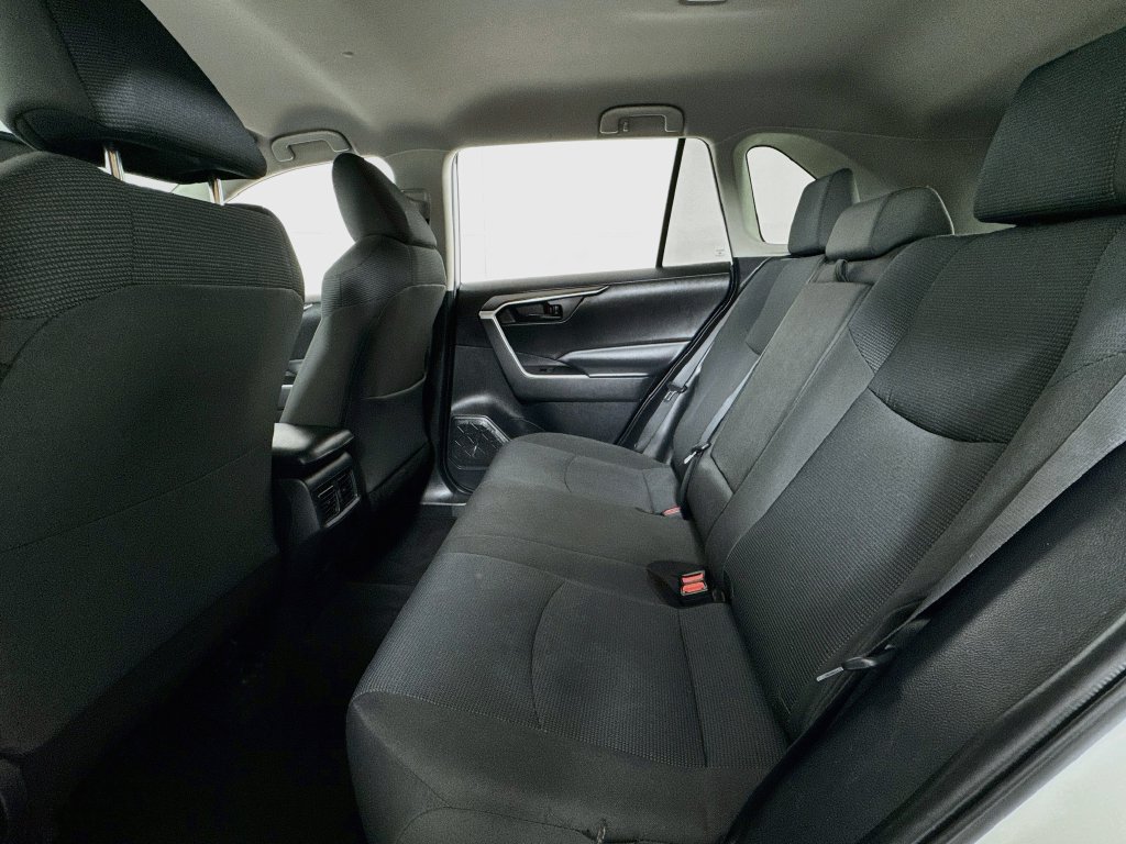 Used 2022 Toyota RAV4 LE AWD/4WD image 11