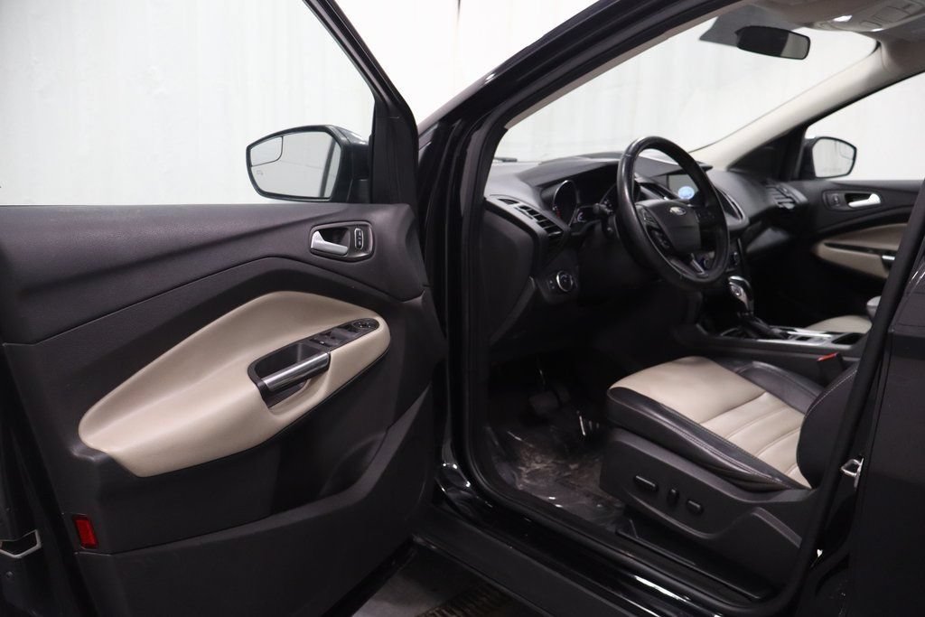 Used 2019 Ford Escape SEL AWD/4WD image 16