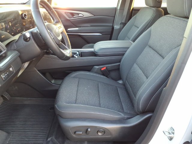 New 2026 Chevrolet Traverse LT w/ LPO, Floor Liner Package FWD image 6