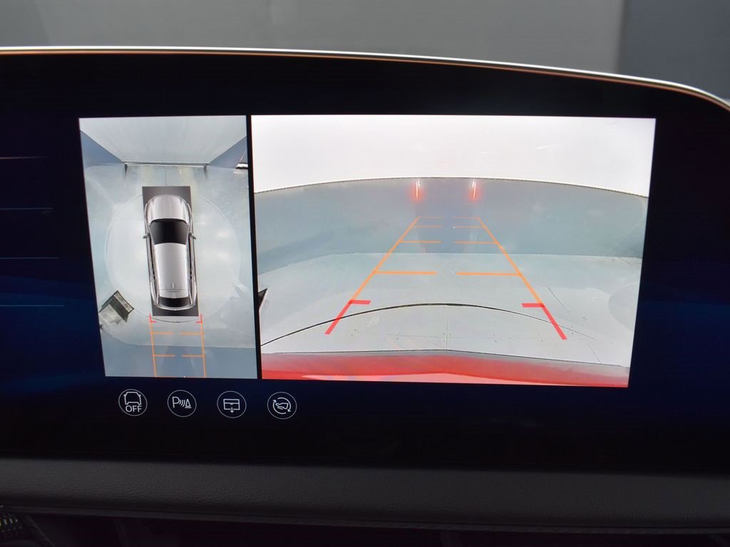 Certified 2025 Cadillac Optiq Sport 2 w/ LPO, Floor Liner Package image 25