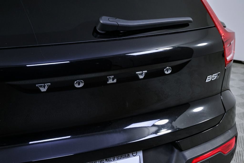Certified 2025 Volvo XC40 B5 Plus image 37