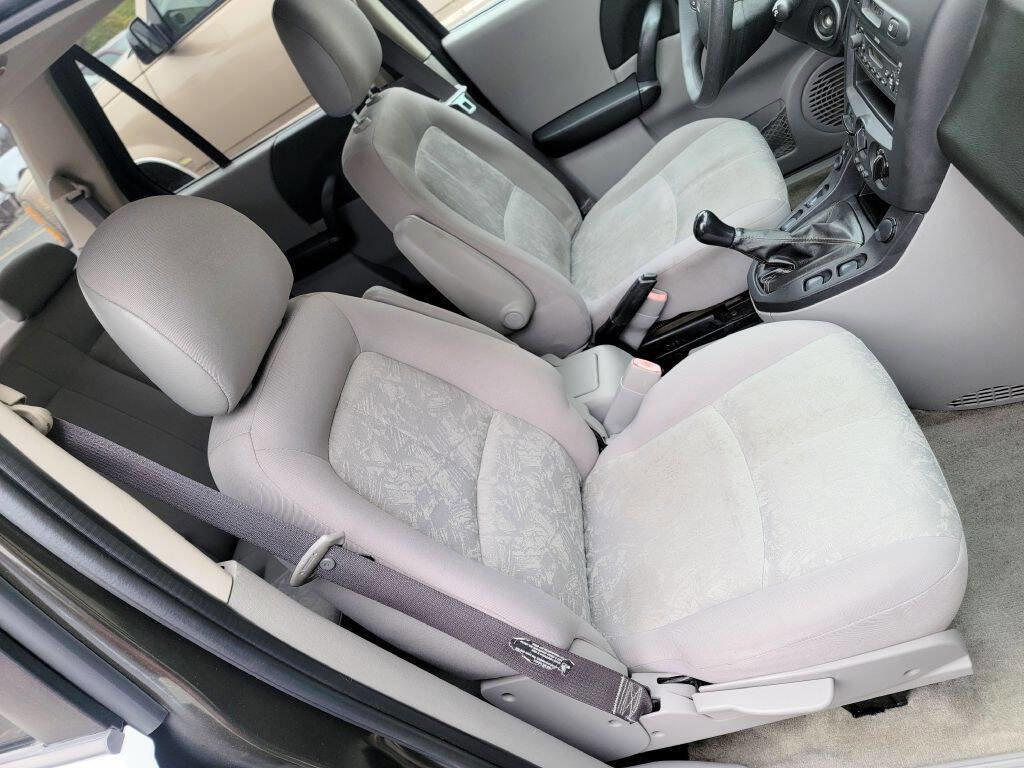 Used 2004 Saturn Vue 2WD w/ Sport Plus II Pkg image 11