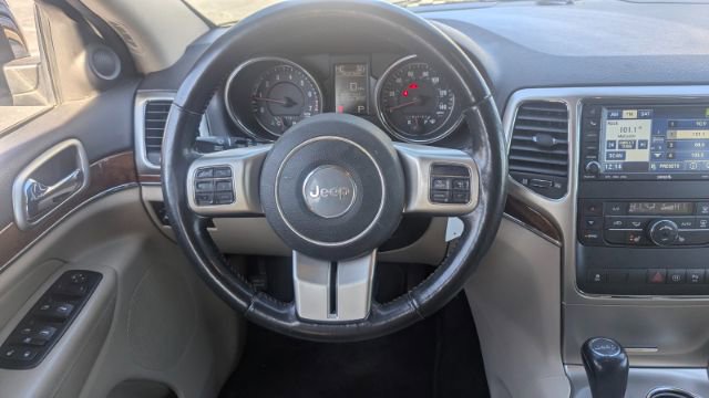 Used 2011 Jeep Grand Cherokee Limited image 24