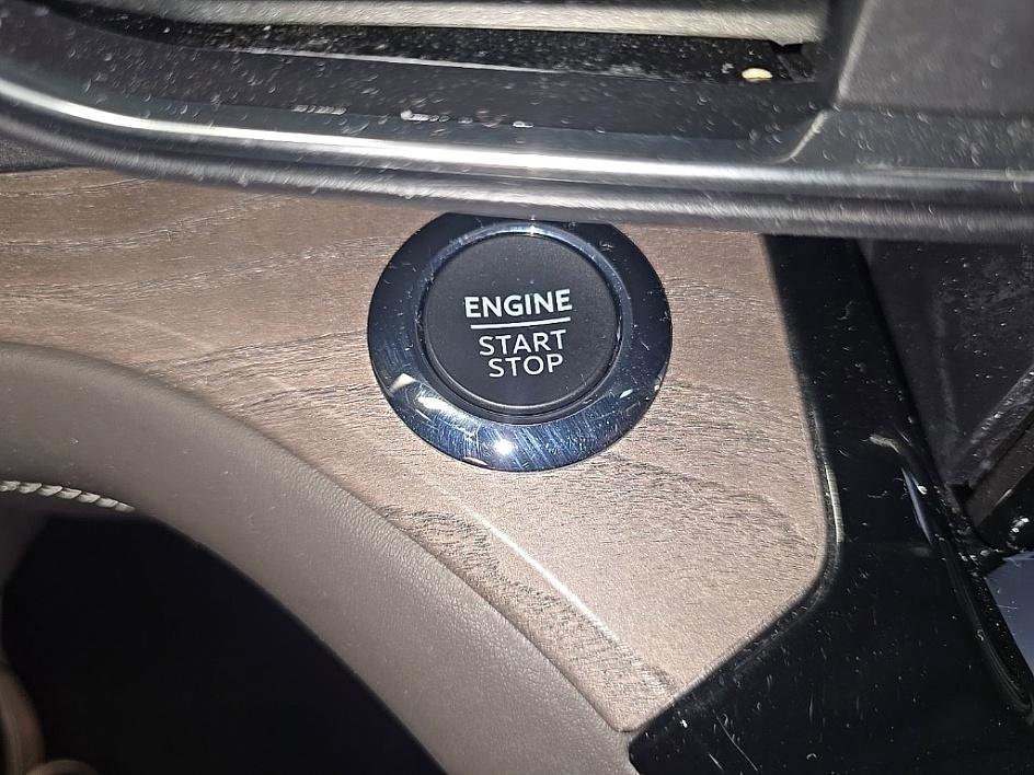 Used 2022 Ford Explorer Platinum w/ Equipment Group 601A image 17