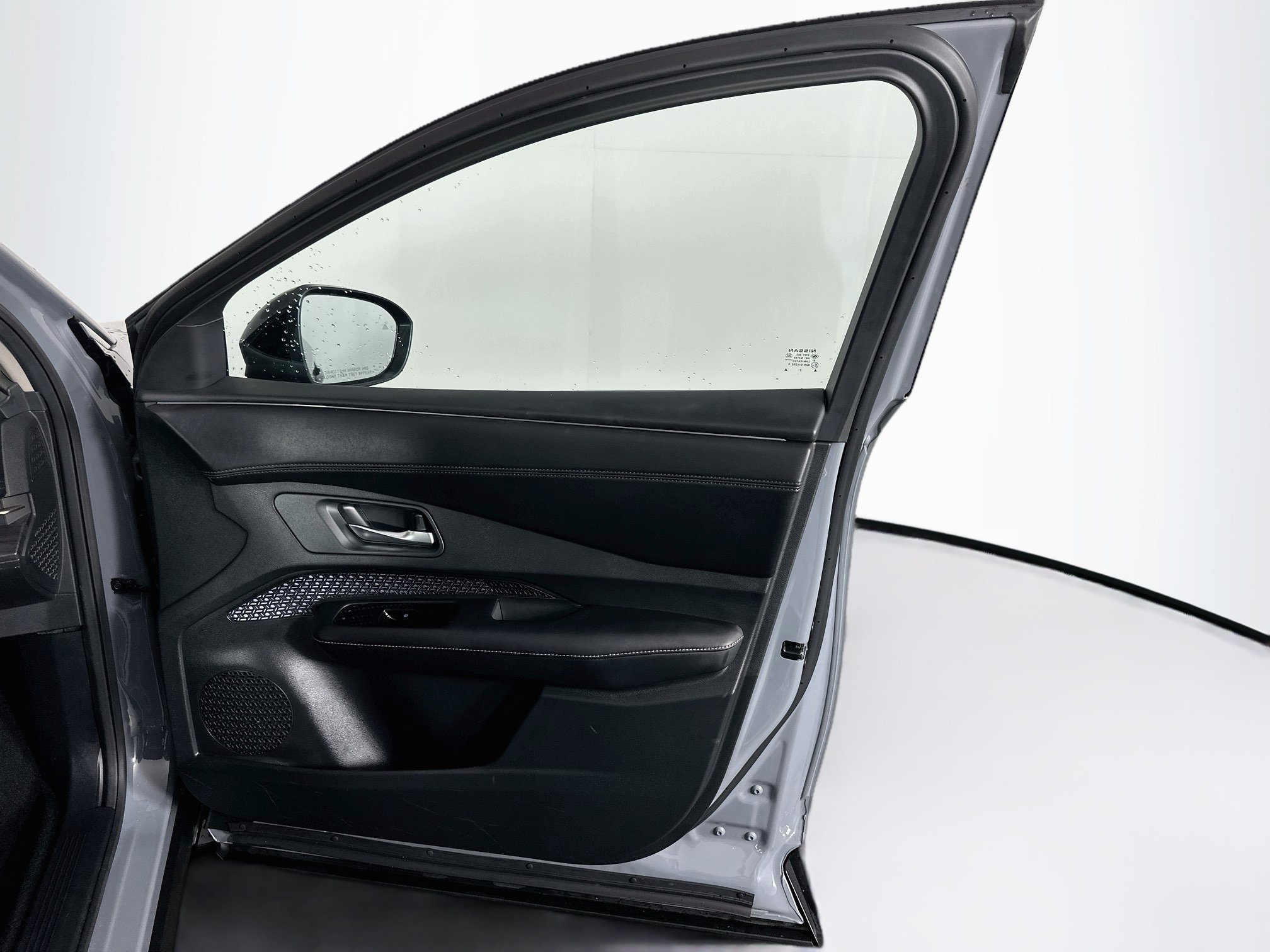 Used 2024 Nissan Ariya FWD image 32