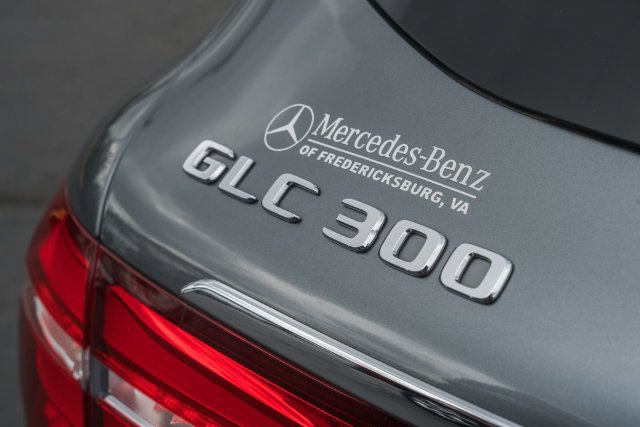 Used 2019 Mercedes-Benz GLC 300 4MATIC image 11