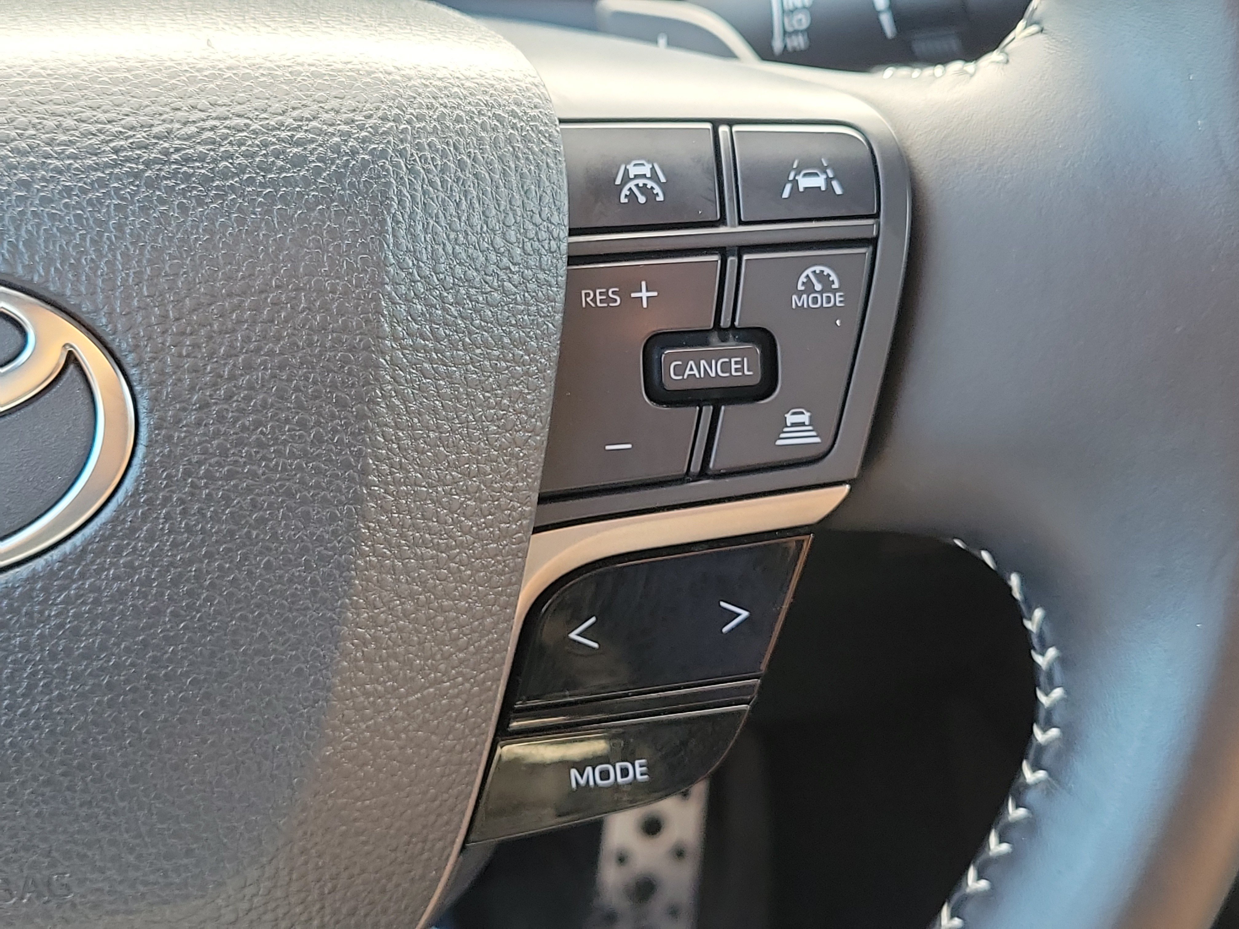 Used 2025 Toyota Camry SE w/ Convenience Package FWD image 21
