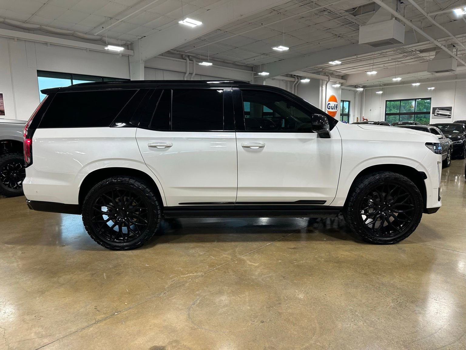 Used 2024 Cadillac Escalade Sport Platinum w/ LPO, ONYX Package AWD/4WD image 10