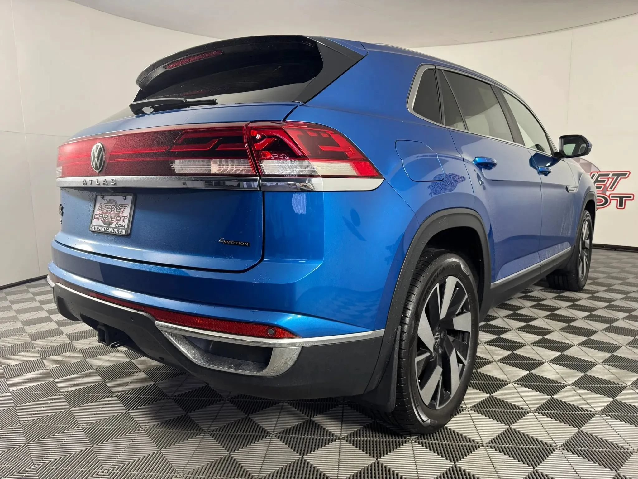 Used 2024 Volkswagen Atlas Cross Sport SEL AWD/4WD image 30