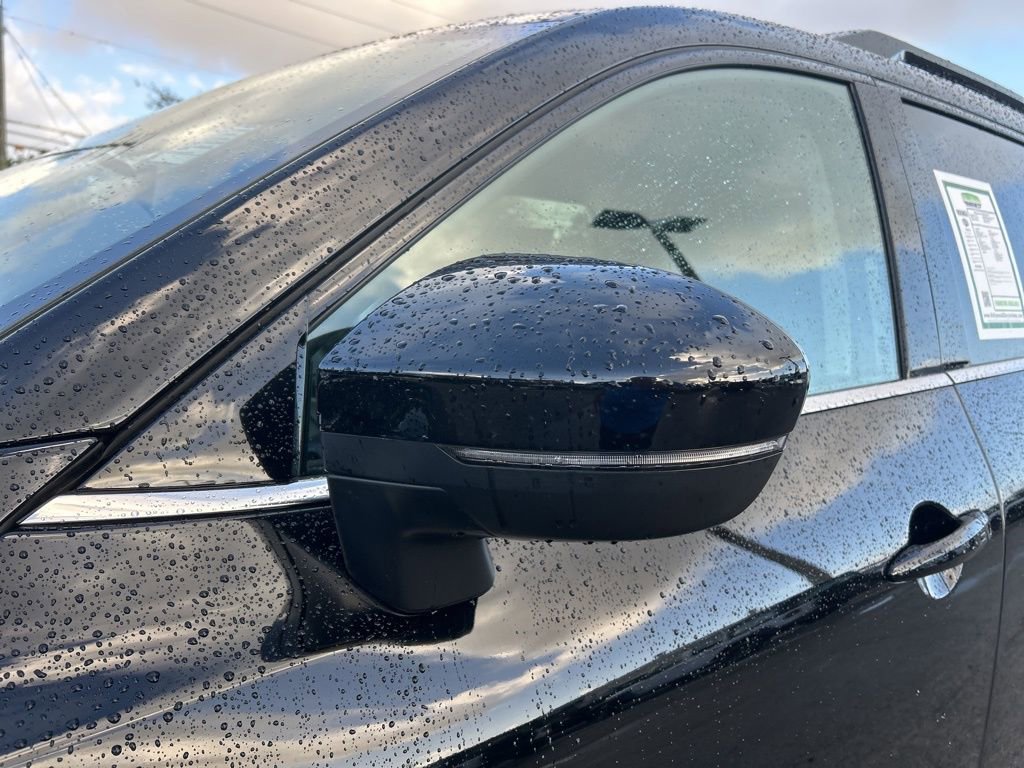 Used 2025 Nissan Pathfinder SV image 18