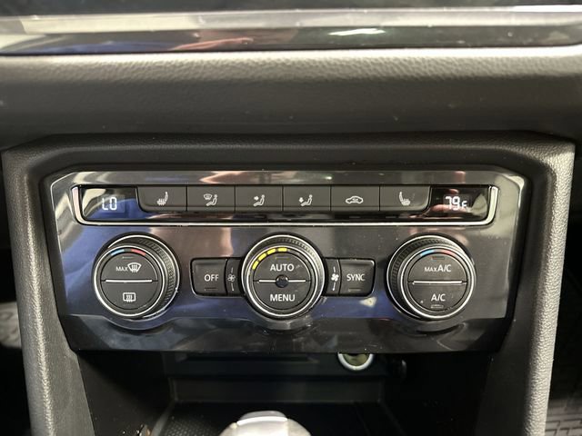 Used 2021 Volkswagen Tiguan SE image 34