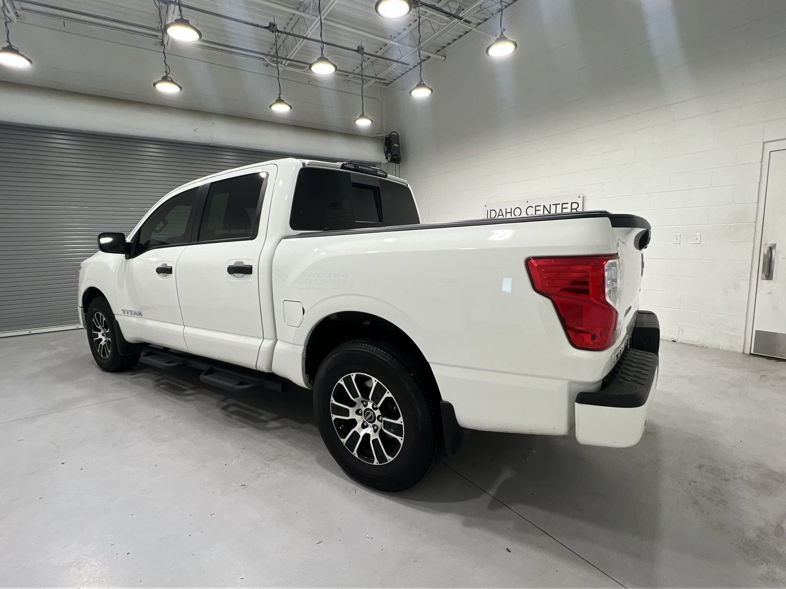 Used 2024 Nissan Titan SV AWD/4WD image 6