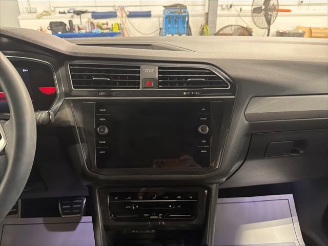 Used 2023 Volkswagen Tiguan SE R-Line AWD/4WD image 19