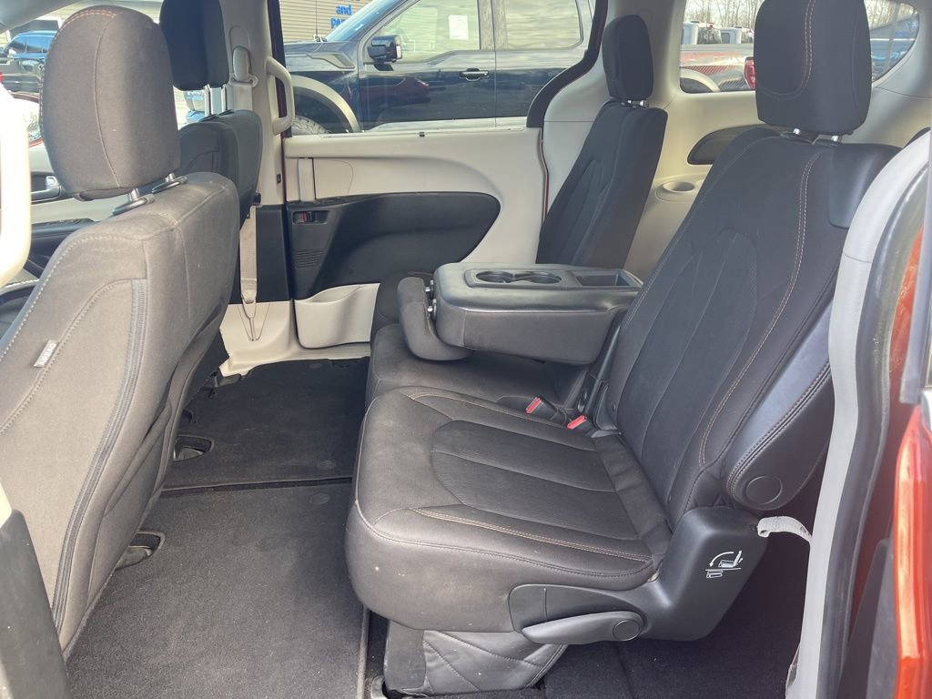 Used 2018 Chrysler Pacifica Touring Plus w/ Tire & Wheel Group image 14