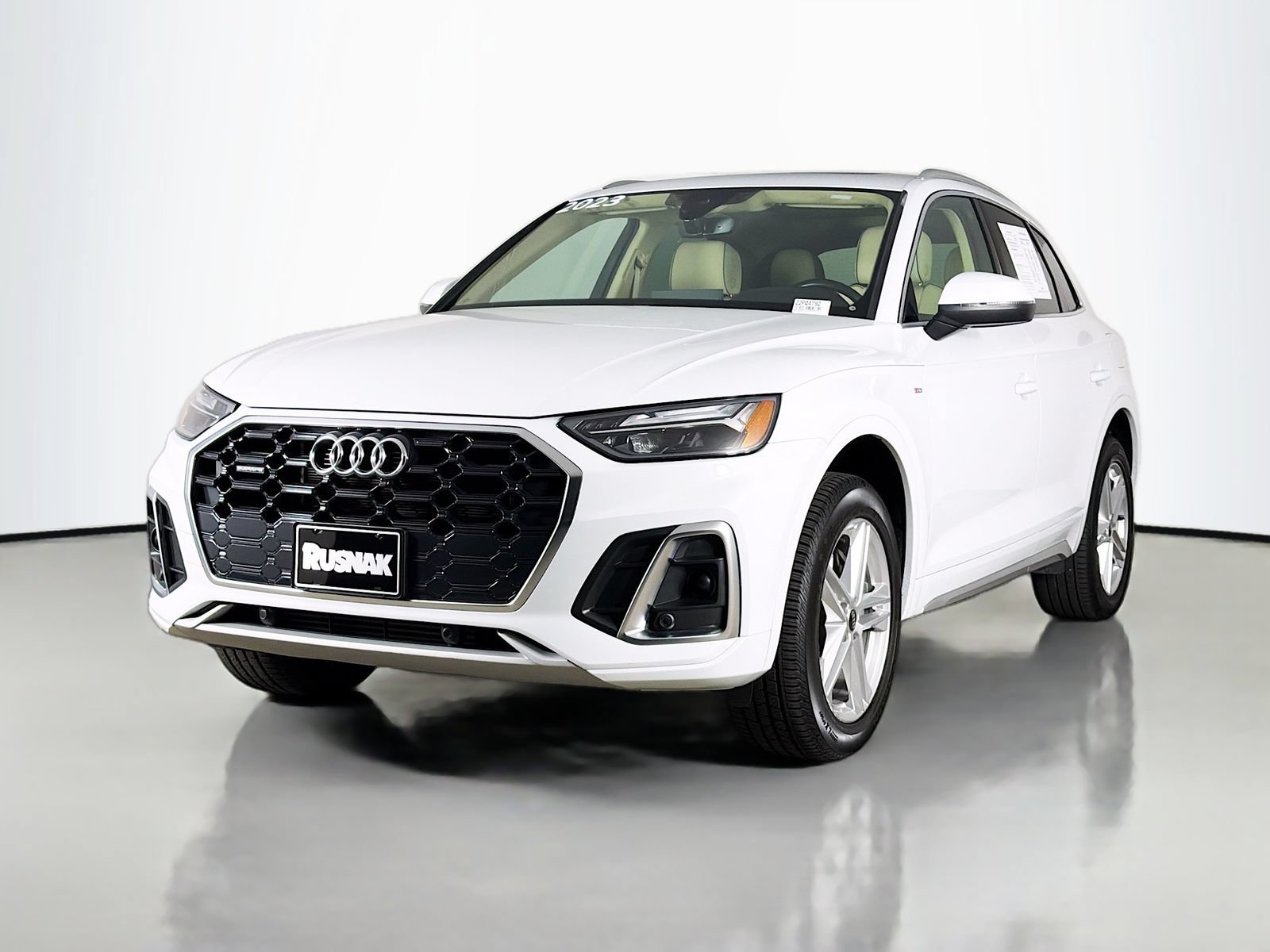 Used 2023 Audi Q5 e Premium w/ Convenience Package AWD/4WD image 3