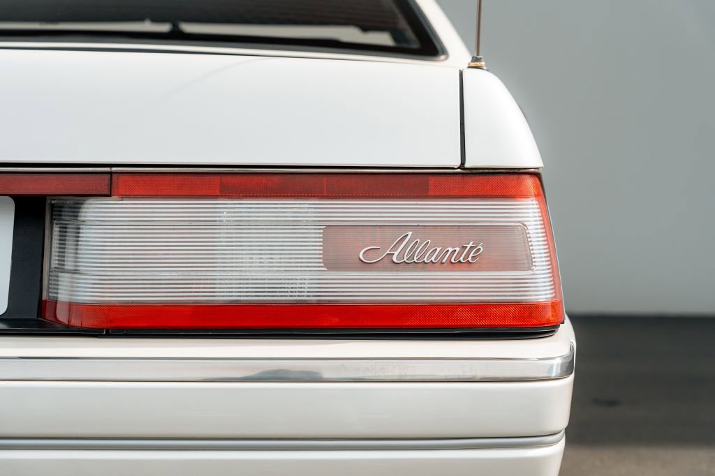 Used 1993 Cadillac Allante FWD image 27