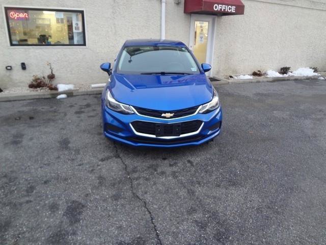 Used 2018 Chevrolet Cruze LT FWD image 2