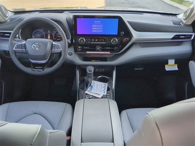 New 2026 Toyota Highlander Platinum image 15