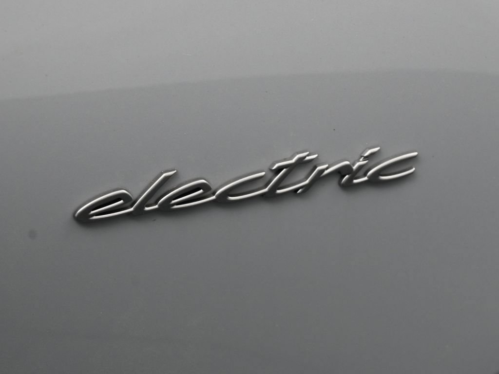 New 2026 Porsche Macan Electric RWD image 10