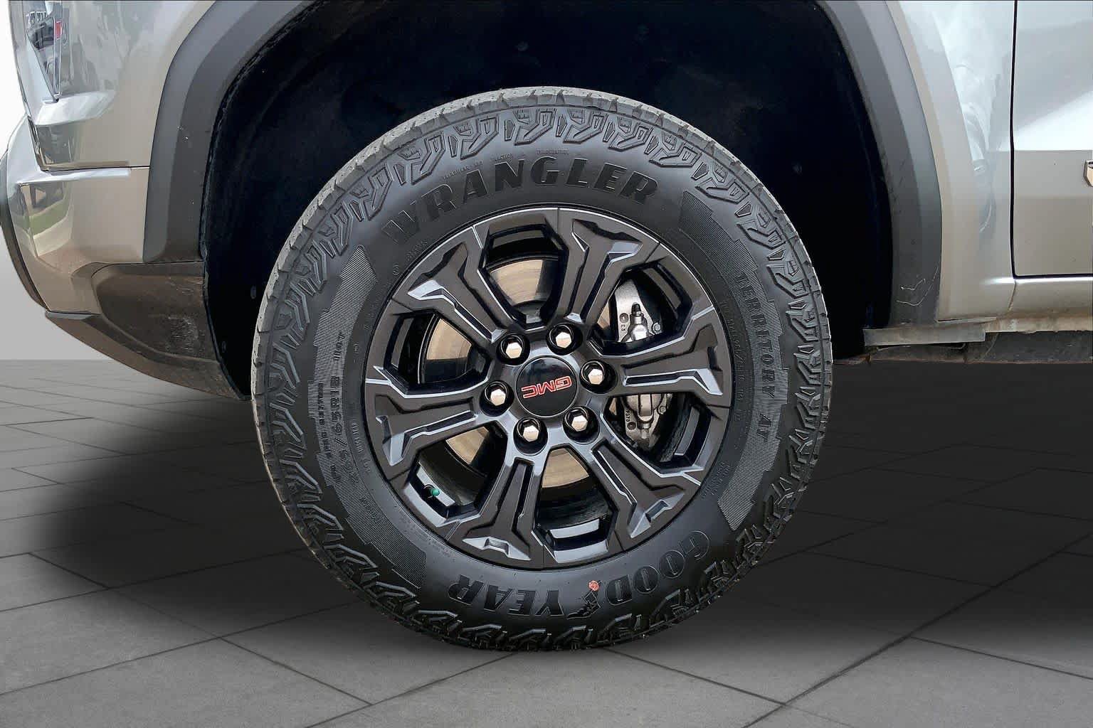 Used 2025 GMC Canyon Elevation w/ Convenience Package AWD/4WD image 11
