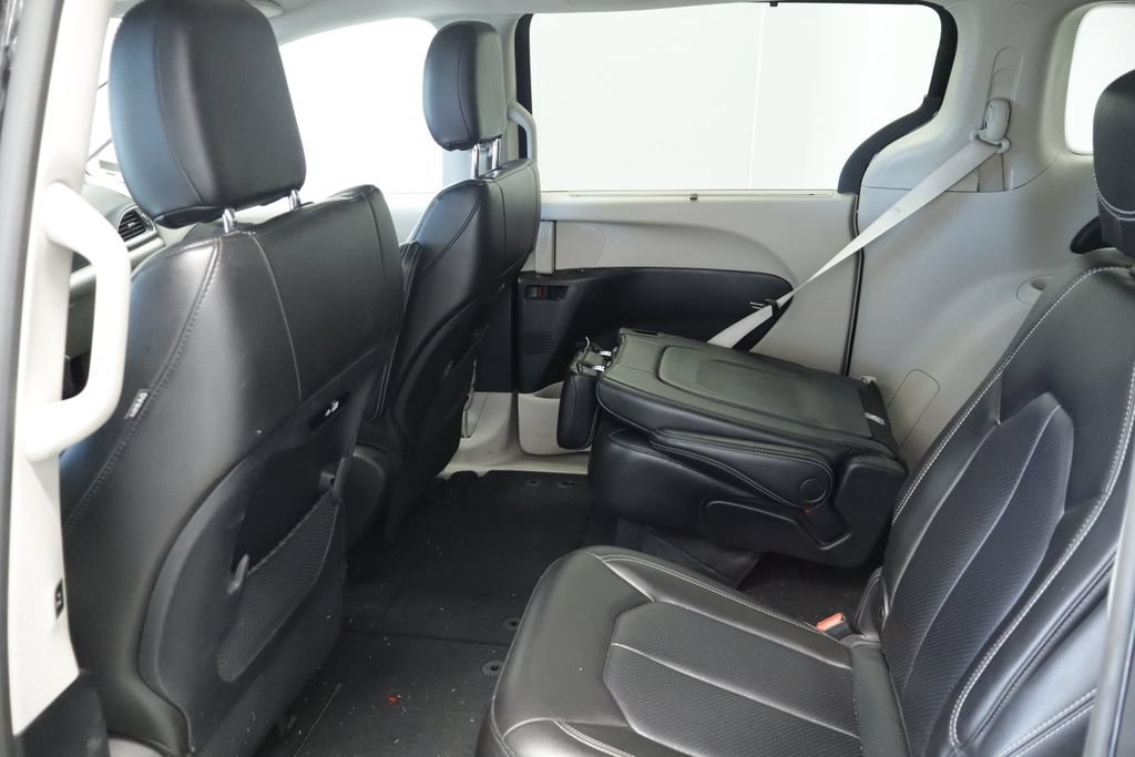 Certified 2023 Chrysler Pacifica Touring-L FWD image 21