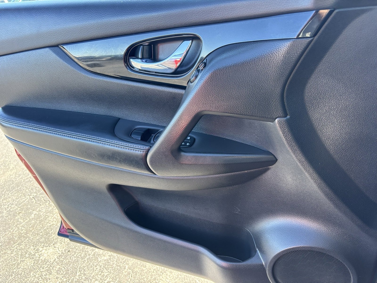 Used 2019 Nissan Rogue Sport SV image 16