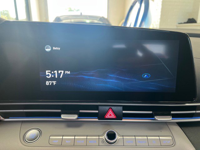 Used 2021 Hyundai Elantra Limited image 23