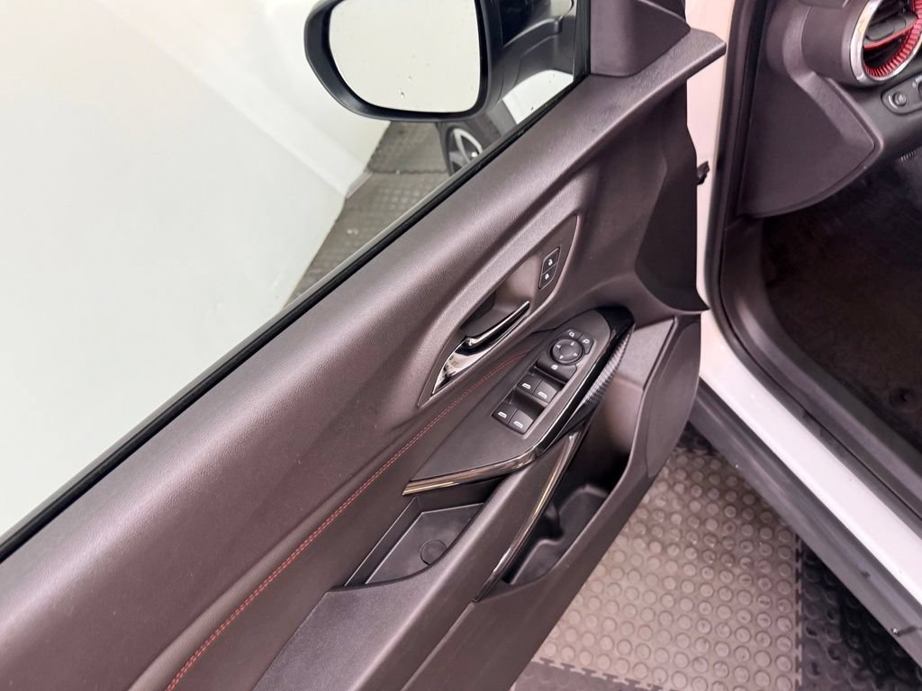 Used 2024 Chevrolet Trax RS w/ Sunroof Package FWD image 19