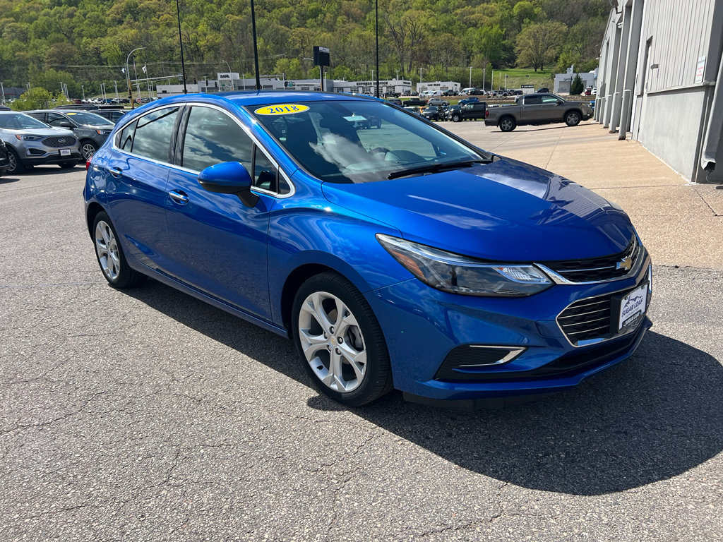 Used 2018 Chevrolet Cruze Premier FWD image 3