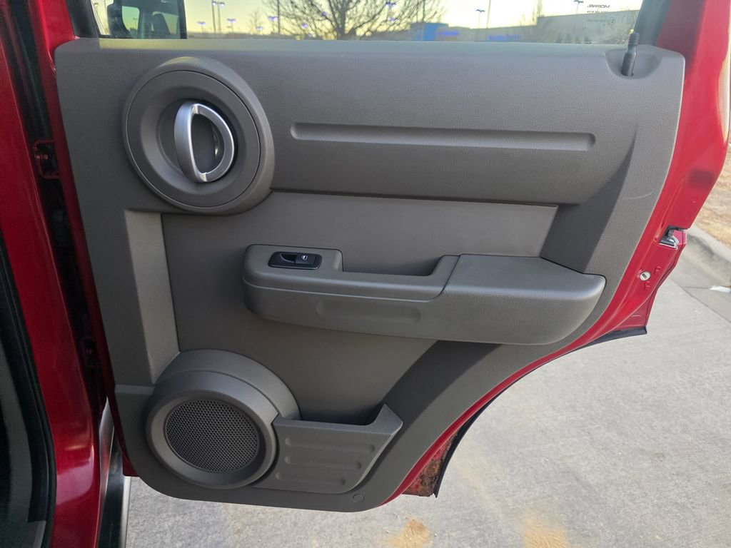 Used 2007 Dodge Nitro SXT image 25