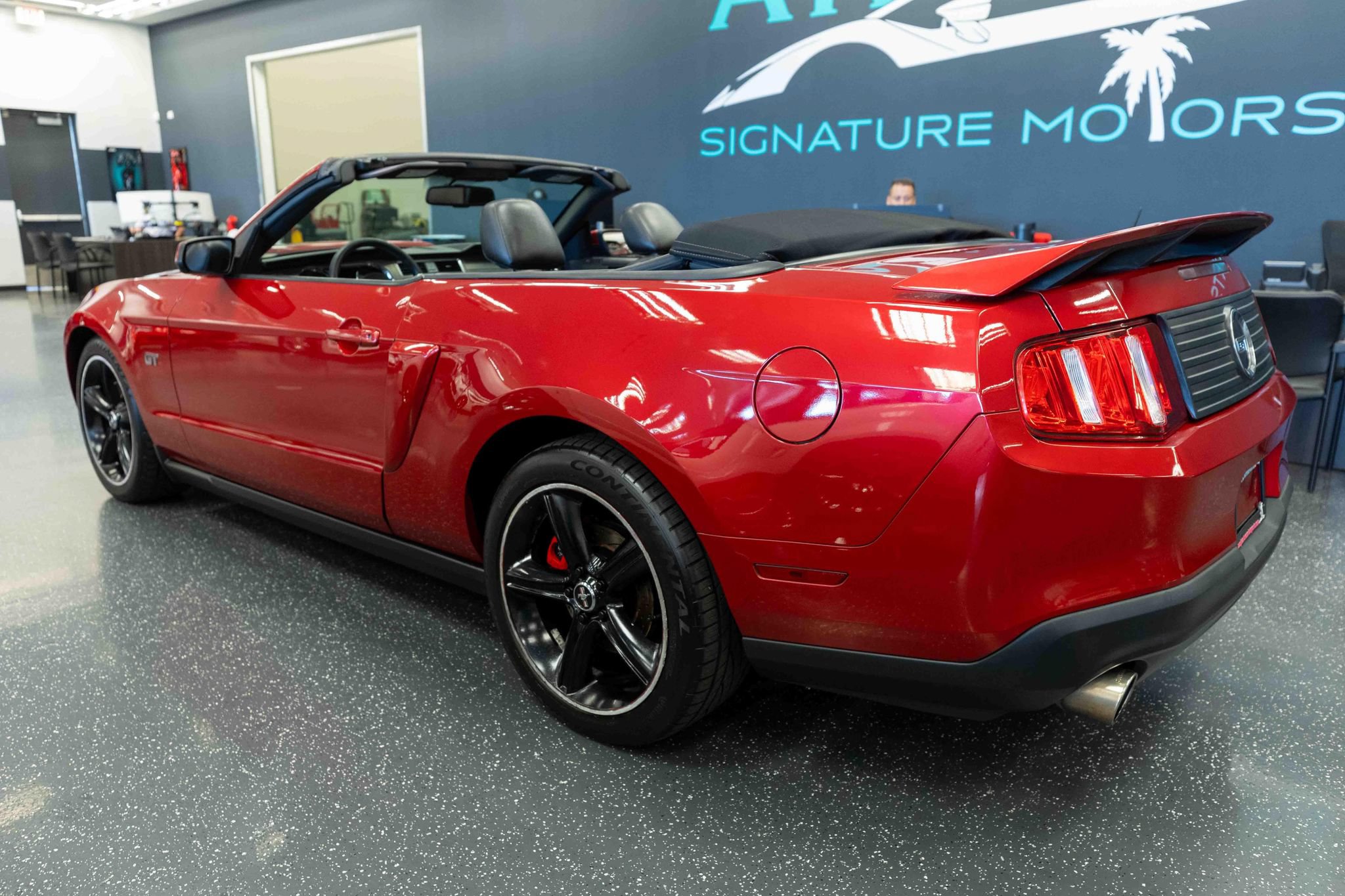 Used 2010 Ford Mustang GT RWD image 9