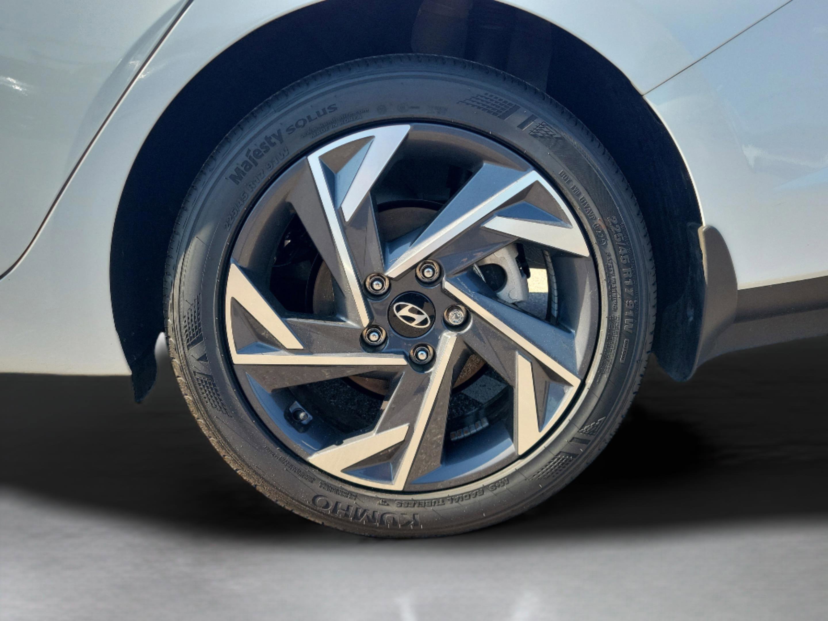 Certified 2025 Hyundai Elantra Sport image 5